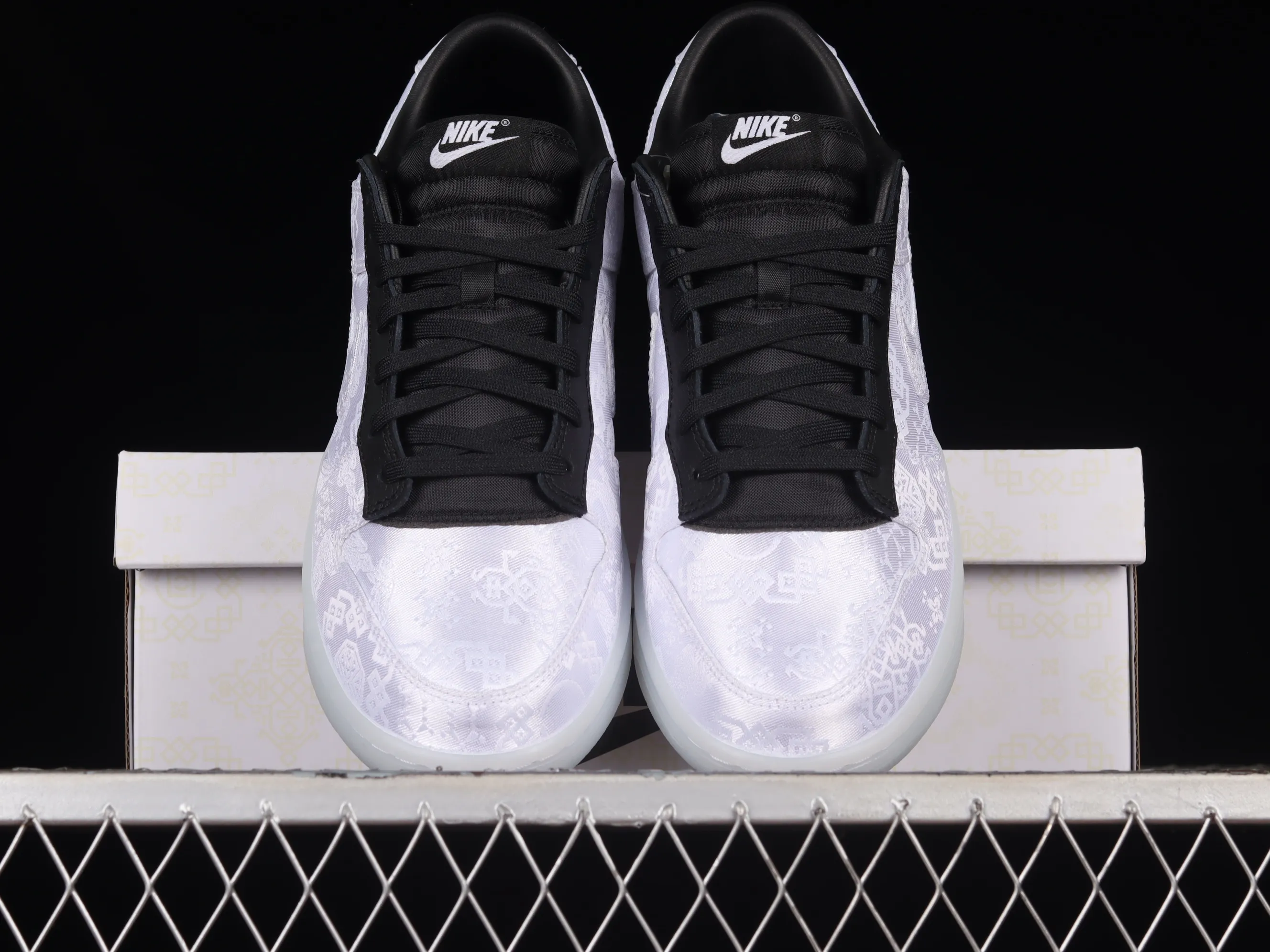 All Categories Nk SB Dunk Series Nk SB Dunk Low Low-top sneakers LW version Nk Dunk Low x Fragment